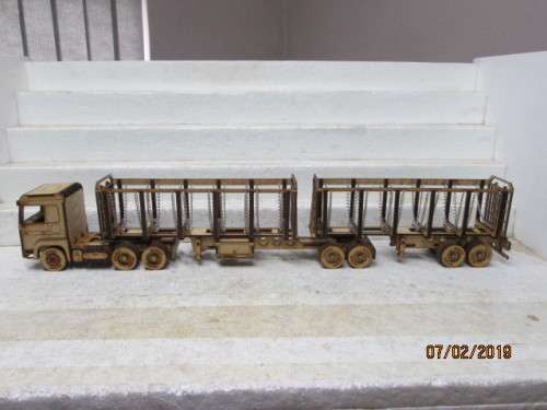 1:32 SCALE MERCEDES ACTROS HORSE WITH SUPERLINK CANE TRAILOR - LOT 724V