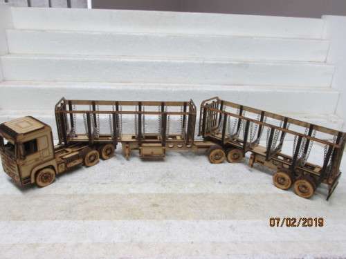 1:32 SCALE MERCEDES ACTROS HORSE WITH SUPERLINK CANE TRAILOR - LOT 724V