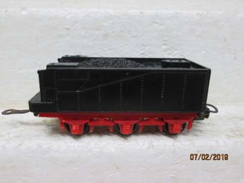 HO SCALE - LIMA 3 AXLE TENDER  - LOT 749V