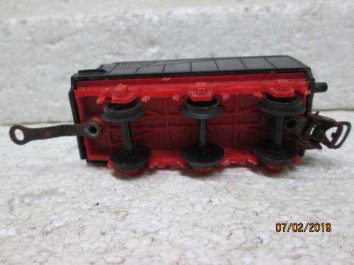 HO SCALE - LIMA 3 AXLE TENDER  - LOT 749V
