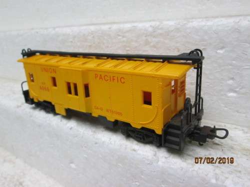 HO SCALE - LIMA UNION PACIFIC CABOOSE - LOT 768V