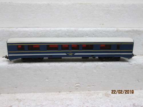 HO SCALE : LIFELIKE SAR BLUE TRAIN COACH - LOT 863V