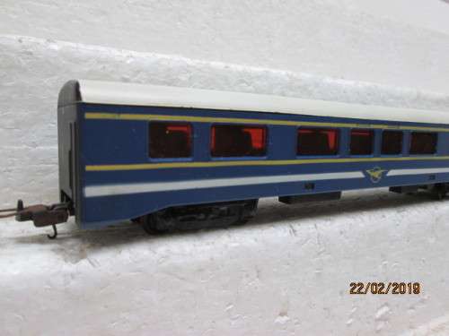 HO SCALE : LIFELIKE SAR BLUE TRAIN COACH - LOT 863V