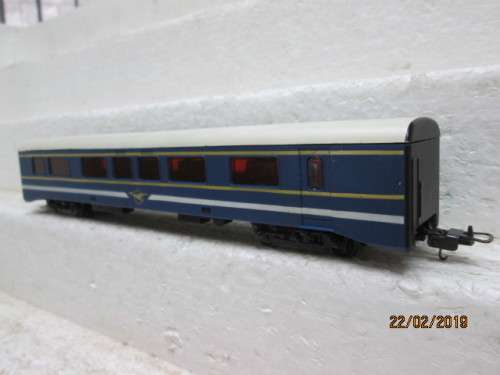 HO SCALE : LIFELIKE SAR BLUE TRAIN COACH - LOT 863V