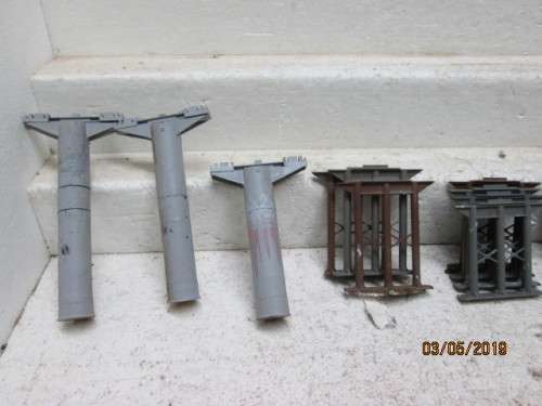 HO/OO SCALE : HORNBY BRIDGE SUPPORTS x34 (LARGE AMOUNT) - LOT 982V