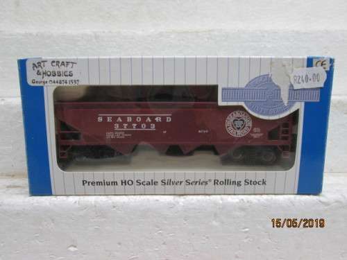 HO SCALE BACHMANN : 40FT QUAD HOPPER / SEABOARD (BOXED) - LOT 289W