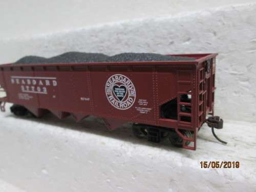 HO SCALE BACHMANN : 40FT QUAD HOPPER / SEABOARD (BOXED) - LOT 289W