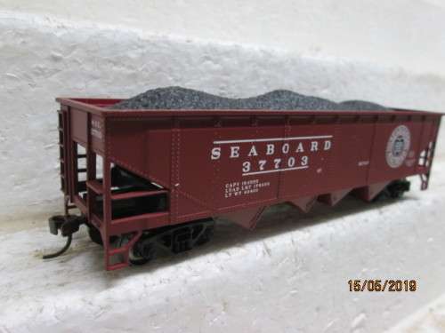 HO SCALE BACHMANN : 40FT QUAD HOPPER / SEABOARD (BOXED) - LOT 289W