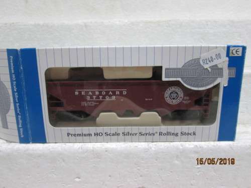 HO SCALE BACHMANN : 40FT QUAD HOPPER / SEABOARD (BOXED) - LOT 290W