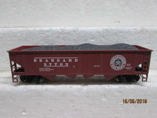 HO SCALE BACHMANN : 40FT QUAD HOPPER / SEABOARD (BOXED) - LOT 290W
