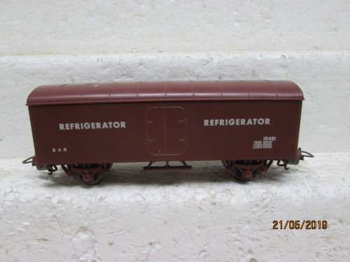 HO SCALE : LIMA SAR REFRIGERATOR BOX CAR - LOT 329W