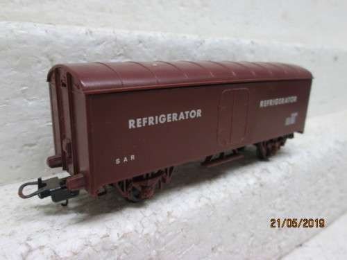 HO SCALE : LIMA SAR REFRIGERATOR BOX CAR - LOT 329W