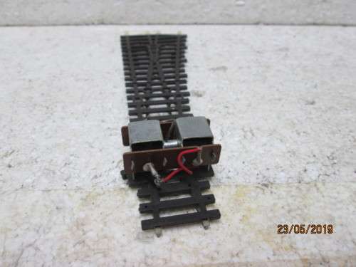 HO/OO SCALE : PECO LEFT HAND POINT WITH FITTED MOTOR - LOT 394W