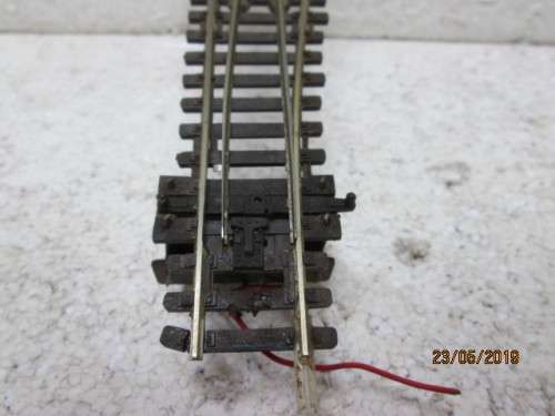HO/OO SCALE : PECO RIGHT HAND POINT WITH FITTED MOTOR - LOT 395W
