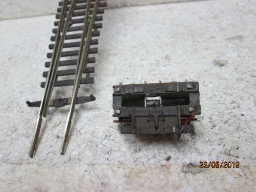 HO/OO SCALE : PECO RIGHT HAND POINT WITH FITTED MOTOR - LOT 398W