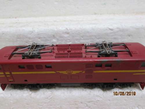 HO SCALE : LIMA SAR RED 5E ELECTRIC LOCOMOTIVE - LOT 425W