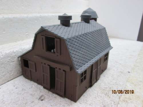 HO SCALE : FARM SHED WITH SILO - LOT 461W