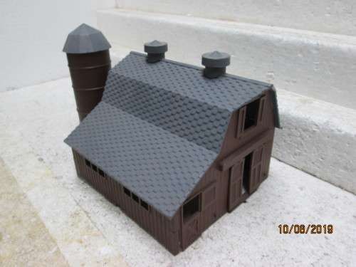 HO SCALE : FARM SHED WITH SILO - LOT 461W