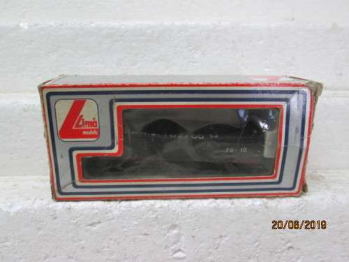 HO SCALE : LIMA SAR ES WAGON WITH TARP.  (BOXED) - LOT 515W