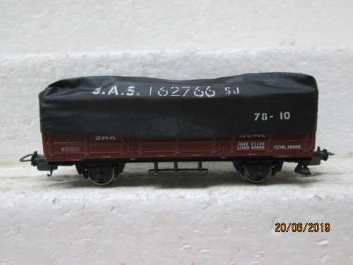 HO SCALE : LIMA SAR ES WAGON WITH TARP.  (BOXED) - LOT 515W