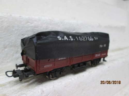 HO SCALE : LIMA SAR ES WAGON WITH TARP.  (BOXED) - LOT 515W