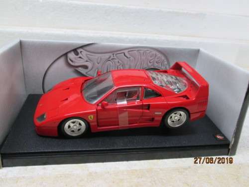 1:18 SCALE HOTWHEELS  : FERRARI F40 (BOXED) - LOT 576W