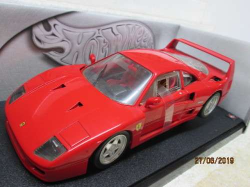 1:18 SCALE HOTWHEELS  : FERRARI F40 (BOXED) - LOT 576W