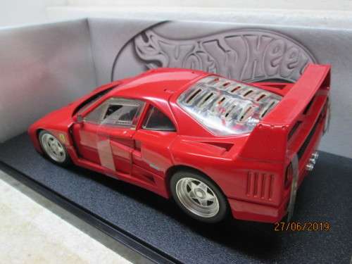 1:18 SCALE HOTWHEELS  : FERRARI F40 (BOXED) - LOT 576W
