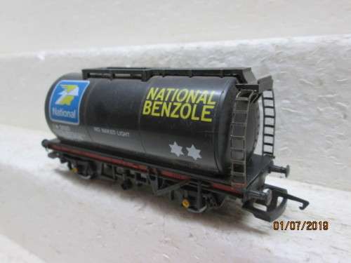 OO SCALE  HORNBY TANKER "NATIONAL BENZOLE" - LOT 616W