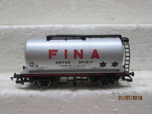 OO SCALE  HORNBY TANKER "FINA" - LOT 617W