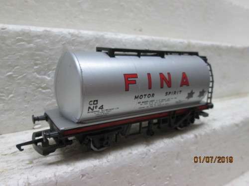 OO SCALE  HORNBY TANKER "FINA" - LOT 617W