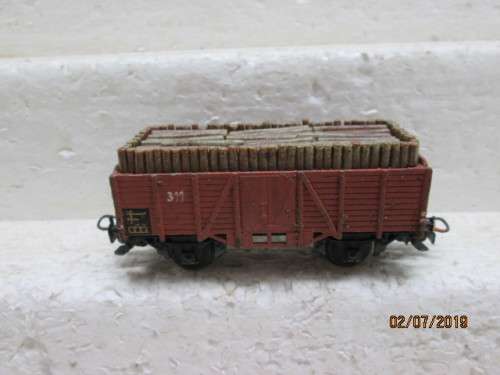 HO SCALE MARKLIN OPEN GOODS WITH WOOD LOAD - LOT 656W