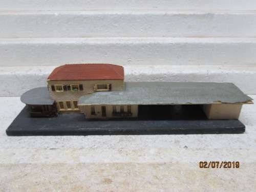 HO SCALE : FALLER STATION BUILDING - LOT 677W