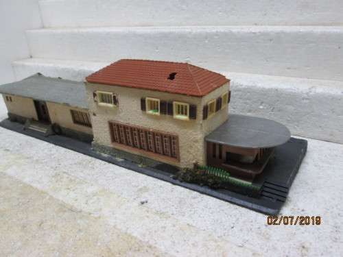 HO SCALE : FALLER STATION BUILDING - LOT 677W
