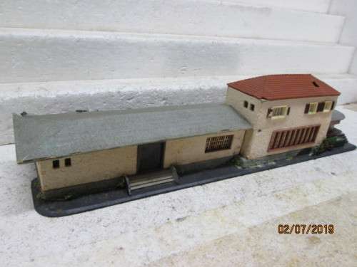 HO SCALE : FALLER STATION BUILDING - LOT 677W