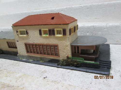 HO SCALE : FALLER STATION BUILDING - LOT 677W