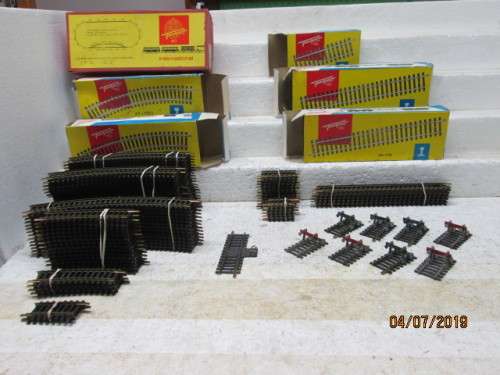 HO SCALE : FLEISHMANN BRASS TRACK x 169 PIECES. (LARGE AMOUNT) - LOT 715W