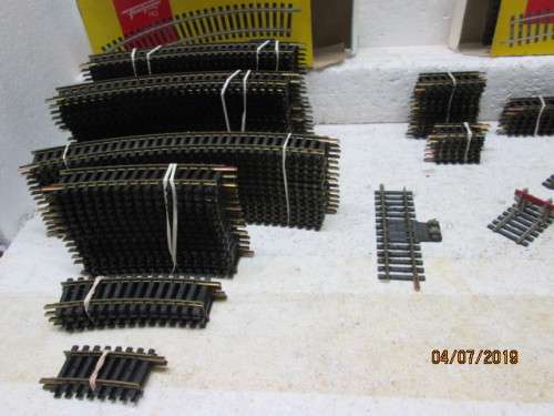 HO SCALE : FLEISHMANN BRASS TRACK x 169 PIECES. (LARGE AMOUNT) - LOT 715W