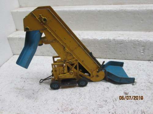 REDUCED TO CLEAR : DINKY SUPER TOYS : ELEVATOR LADDER No 954 - LOT 764W