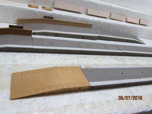 OO SCALE : HORNBY DUBLO PLATFORMS - LOT 780W