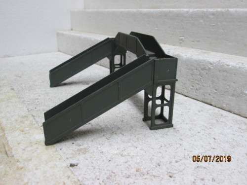 OO SCALE : HORNBY DUBLO PEDESTRIAN BRIDGE - LOT 787W
