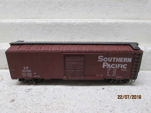 REDUCED TO CLEAR : O SCALE : AHM SOUTHERN PACIFIC BOX CAR (BOXED) - LOT 904W