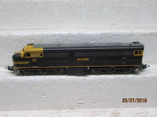 HO SCALE : LIMA AUSTRALIAN DIESEL LOCOMOTIVE - LOT 913W
