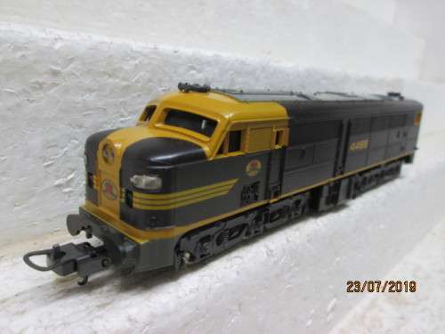 HO SCALE : LIMA AUSTRALIAN DIESEL LOCOMOTIVE - LOT 913W