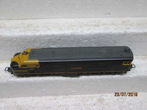 HO SCALE : LIMA AUSTRALIAN DIESEL LOCOMOTIVE - LOT 913W