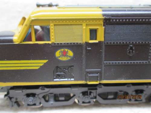HO SCALE : LIMA AUSTRALIAN DIESEL LOCOMOTIVE - LOT 913W