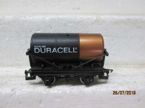 OO SCALE HORNBY : TANKER (DURACELL) - LOT 964W