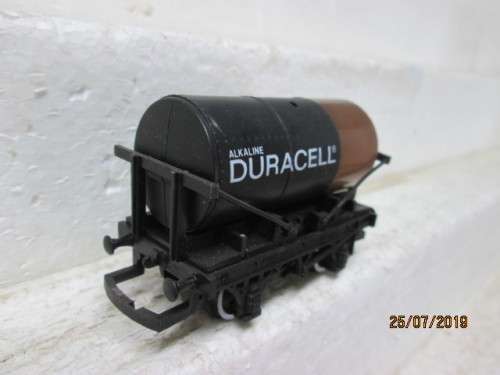 OO SCALE HORNBY : TANKER (DURACELL) - LOT 964W