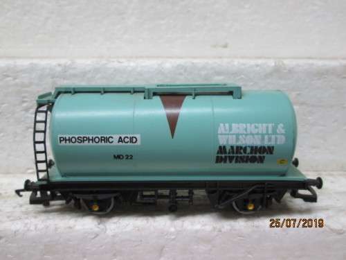 OO SCALE HORNBY : TANKER (PHOSPHORIC ACID) - LOT 968W
