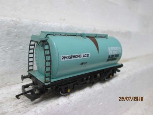 OO SCALE HORNBY : TANKER (PHOSPHORIC ACID) - LOT 968W